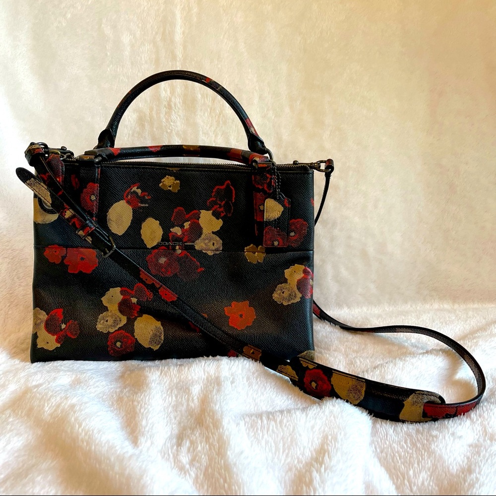 Coach leather purse with detachable shoulder strap